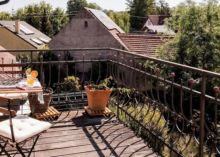 Charmante, Grosszuegige Ferienwohnung Villa Fleurie